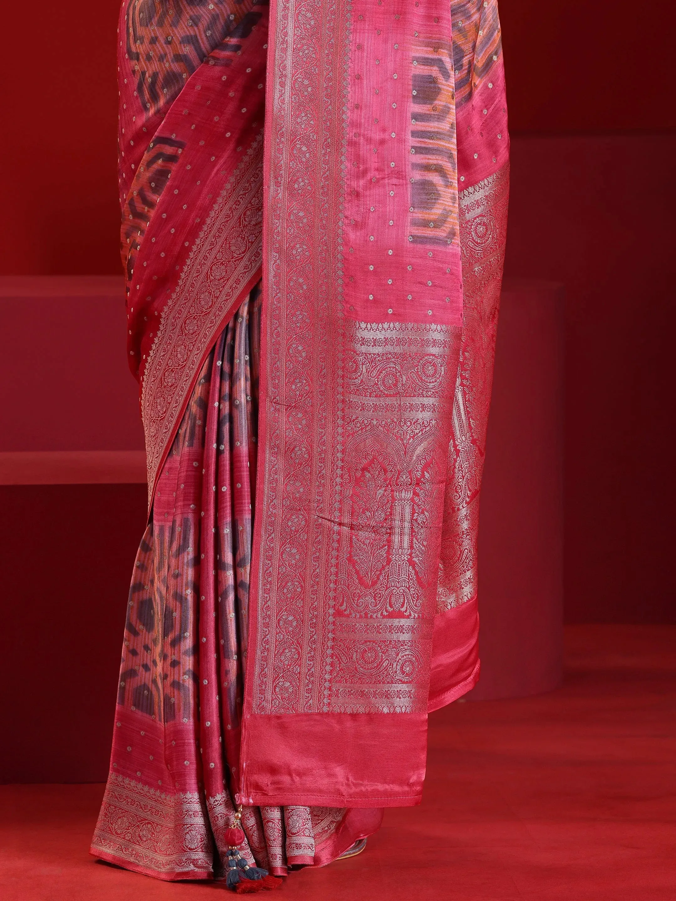 Jashvi Art Red Printed Satin Saree With Unstitched  Blouse Piece